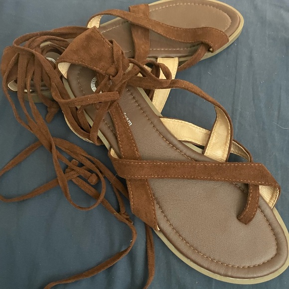 Brand new , never worn, ankle strap - Picture 3 of 3